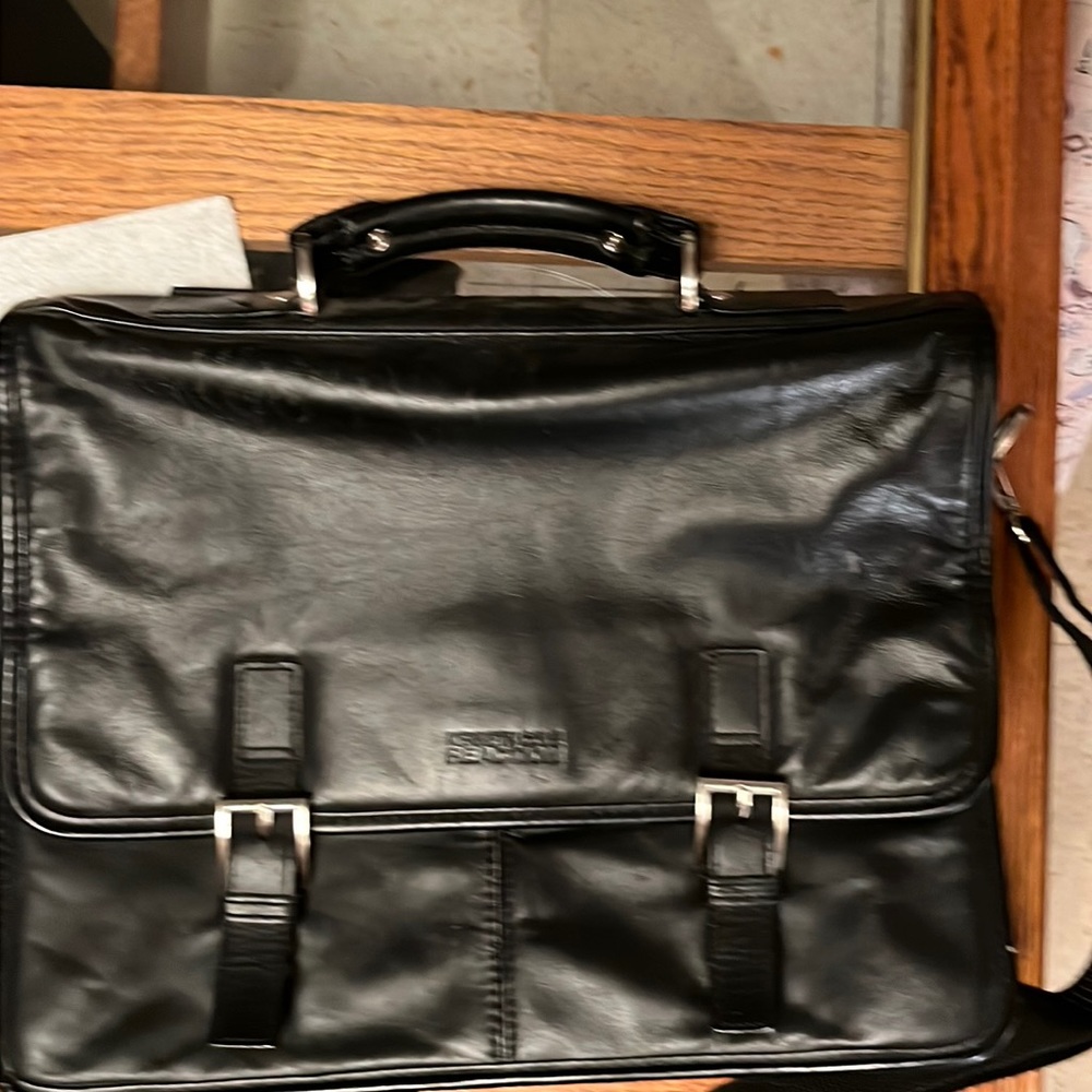 Kenneth Cole Black 16” Messenger Bag